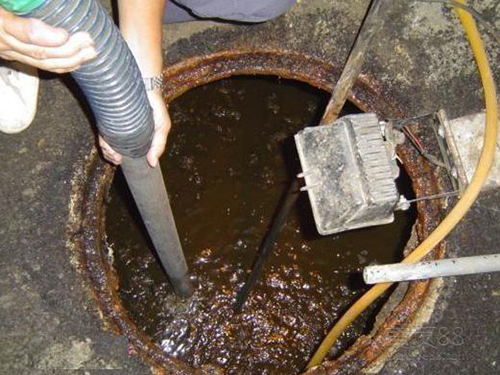 桥东隔油池清理